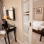 La Des Trois Couronnes Hotel *