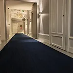 Hotel La Des Trois Couronnes *