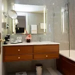 La Des Trois Couronnes Hotel