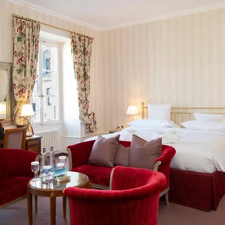 La Des Trois Couronnes Hotel *