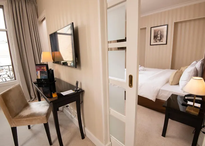 La Des Trois Couronnes Hotel *