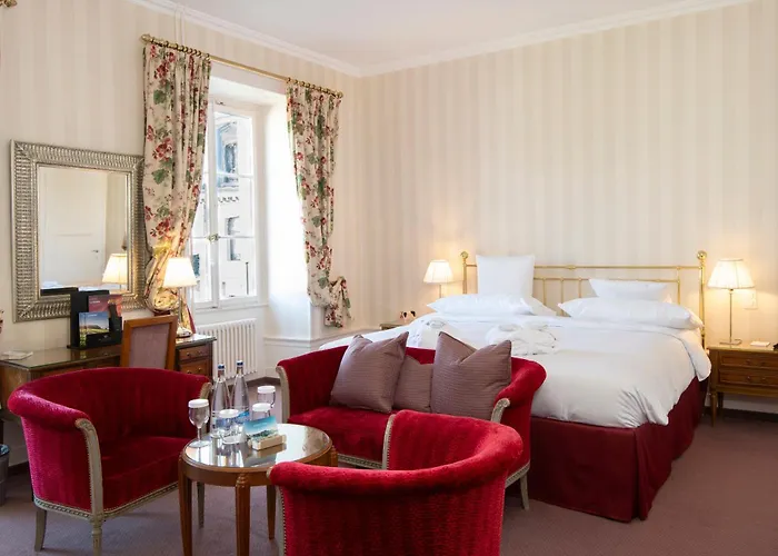 La Des Trois Couronnes Hotel *