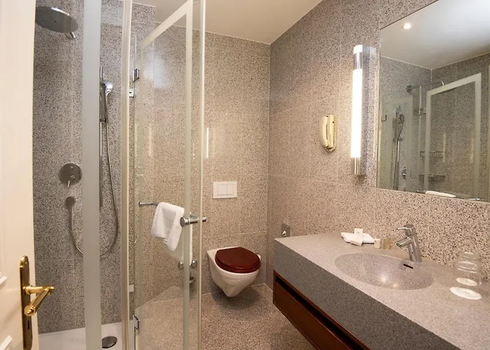 La Des Trois Couronnes Hotel