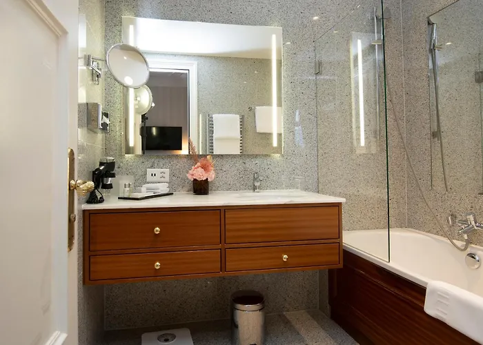 La Des Trois Couronnes Hotel