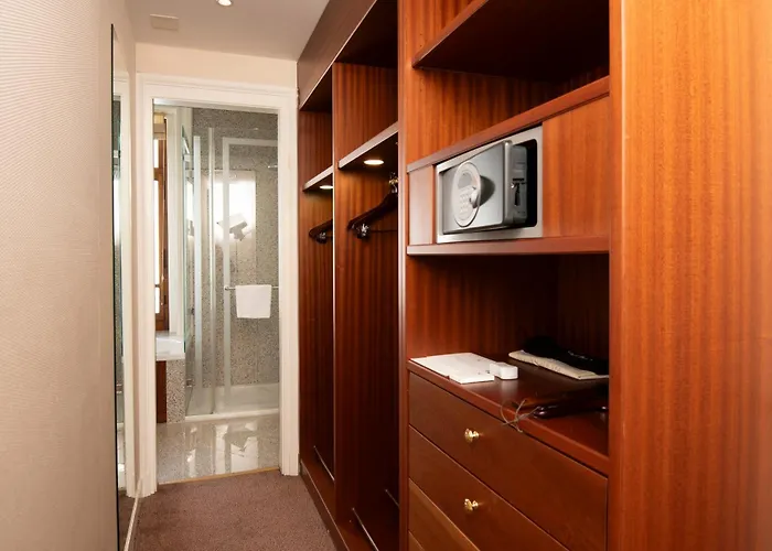 La Des Trois Couronnes