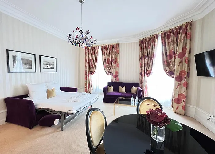 Hotel La Des Trois Couronnes *